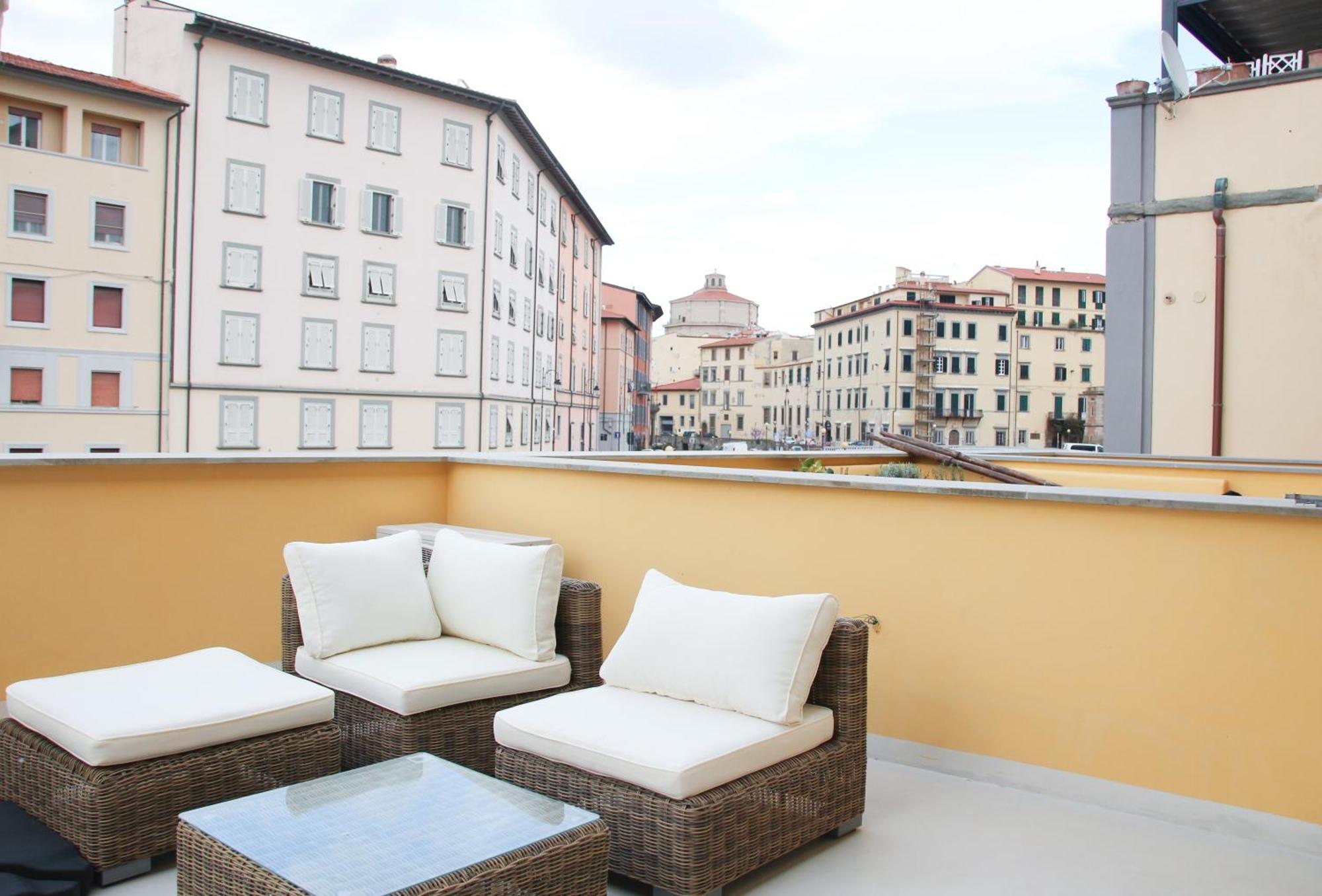 Waterfront Balcony I Grani 2 Resort Style Suite Livorno Exterior foto