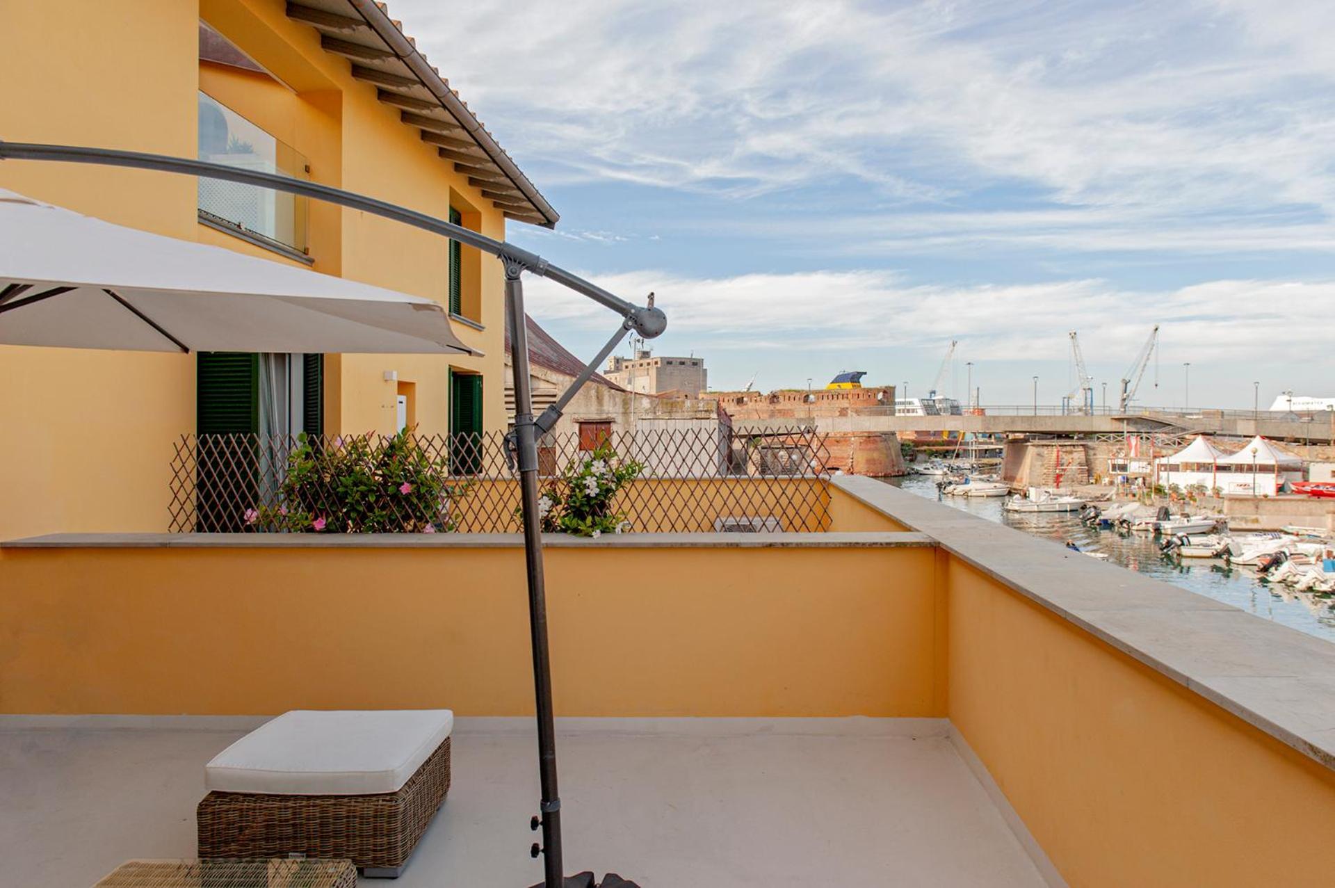 Waterfront Balcony I Grani 2 Resort Style Suite Livorno Exterior foto